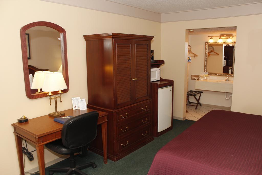 Days Inn By Wyndham Delta Co Екстериор снимка